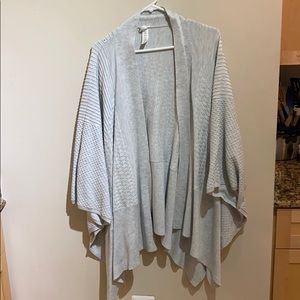 Lululemon wrap in gray